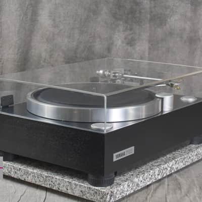 YAMAHA GT-2000 Direct Drive Turntable in Very Good Condition image 5