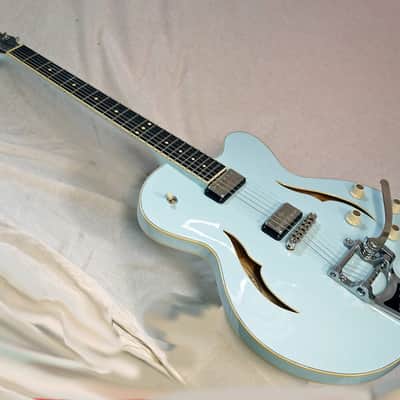Hofner German Made HVS-CLBLO Verythin Single Cutaway Electric Guitar, Light Blue image 2
