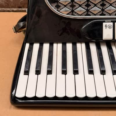Rare R.J.H. Bellcordion – Vintage Custom Accordion image 3