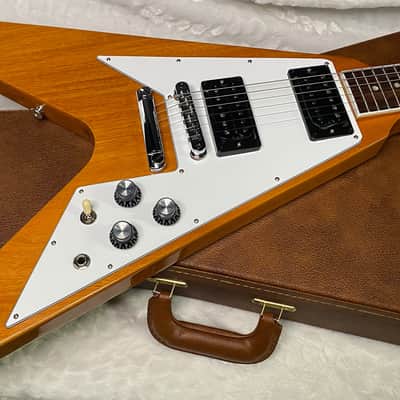 NEW! Gibson '70s Flying V - Antique Natural - Only 6.9 lbs - Original Case - Authorized Dealer - G07360 image 3