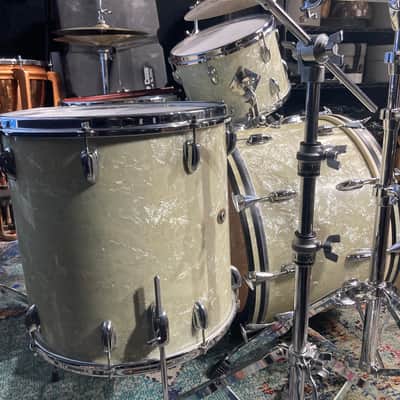 Slingerland – 1960s Vintage Radio King 4-Piece Set 22", 16", 13", with Matching 5x14" Artist Model Snare Drum  – White Marine Pearl image 4