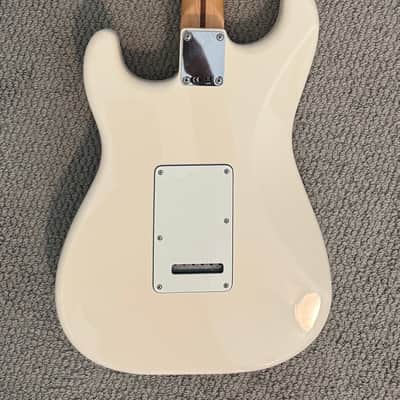 Fender Player Stratocaster with Maple Fretboard 2018 - 2024 - Polar White Bild 2