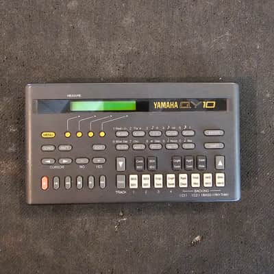 Yamaha QY10 1990's - Grey