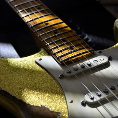 Fender Stratocaster Relic Gold Sparkle Nitro Texas Specials image 25
