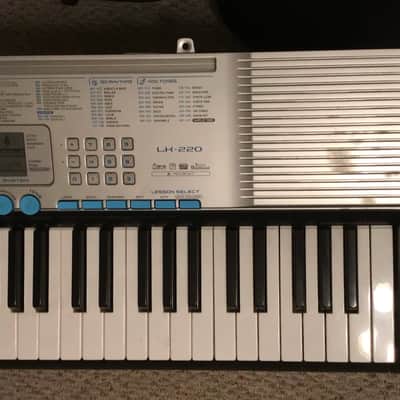 Casio LK-220 Lighted Keyboard 61-Key MP3 / USB Port 400 Tones ** NOT WORKING ** image 5