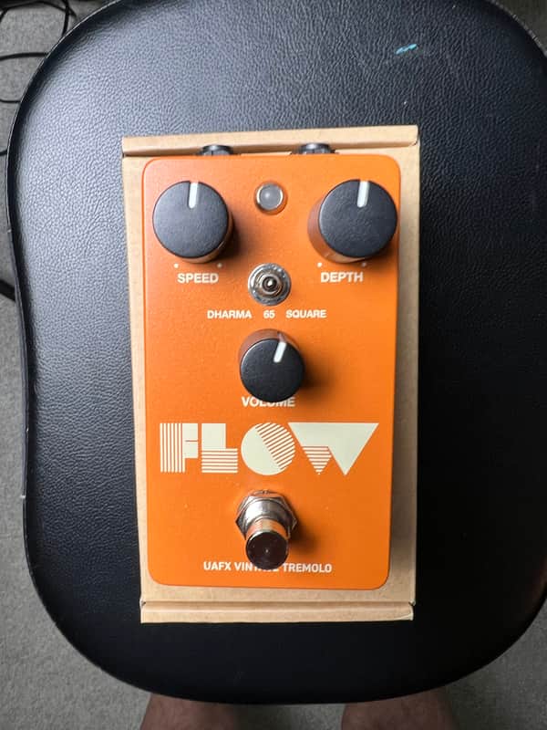 Universal Audio Flow Vintage Tremolo With Box