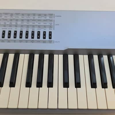 Yamaha CS2X Analog Modeling Synthesizer- Silver image 4