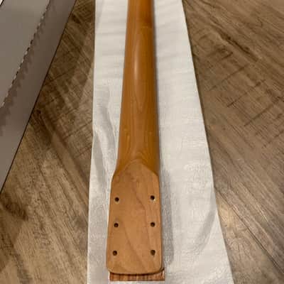 Reverend  Eastsider T body and neck image 4