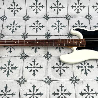 Fender Player Precision Bass with Pau Ferro Fretboard • Polar White • 2020 • 8.44 lb image 3