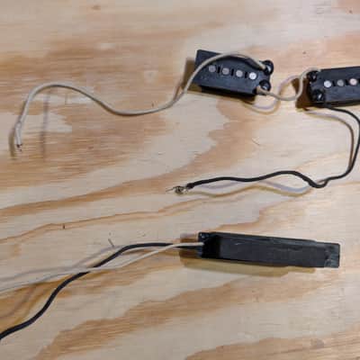 Squier PJ Bass Pickups 2022 - Black image 2