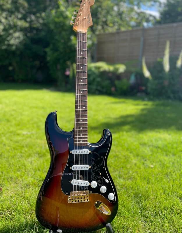 Fender Stevie Ray Vaughan Stratocaster with Pau Ferro Fretboard 2000s - 3-Color Sunburst