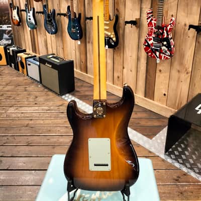 Fender 75TH ANNIVERSARY COMMEMORATIVE STRATOCASTER Maple Fingerboard, 2-Color Bourbon Burst image 19