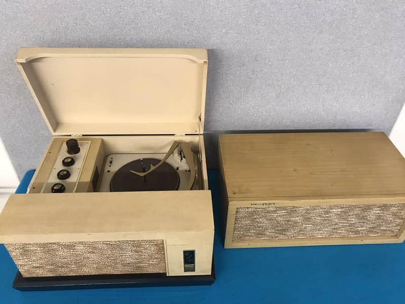 Vintage Voice of Music Model 562 Hi/Fi Record Player/Changer w/ EXT Speaker image 1