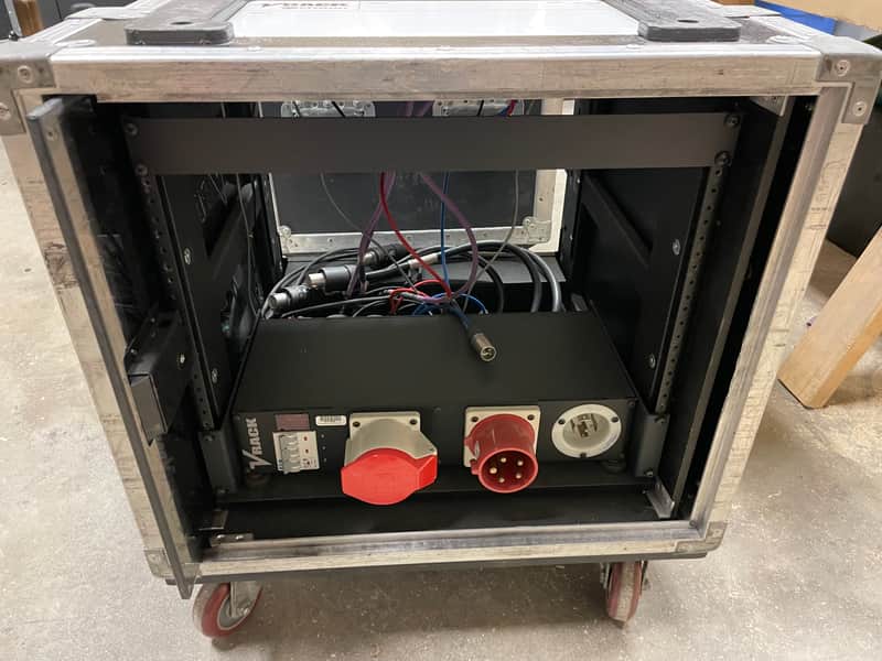 Crown VRack 4x3500HD - Empty image 1