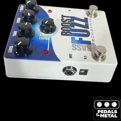 Tech 21 T21-BBF Analog Bass Boost Fuzz 2010s - White - X17527 image 4
