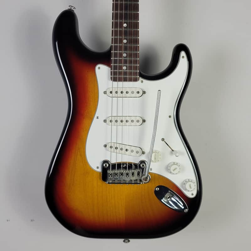 ギター G&L LEGACY USA G&L Legacy USA Electric Guitar - 3-Tone Sunburst Gloss Finish w/Case