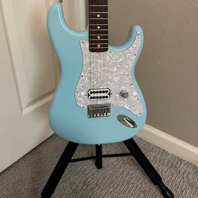 Fender Limited Edition Tom DeLonge Signature Stratocaster 2023 - Daphne Blue image 3