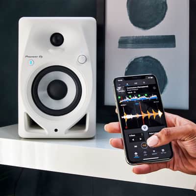 Audio-Technica AT-LP60XBT-BK Fully Automatic Wireless Bluetooth Turntable with Pioneer DJ DM-50D-BT-W 5-Inch White Powered Bluetooth Monitors (Pair) and Hosa CRA-204 13.1-Foot Dual RCA Cable image 7