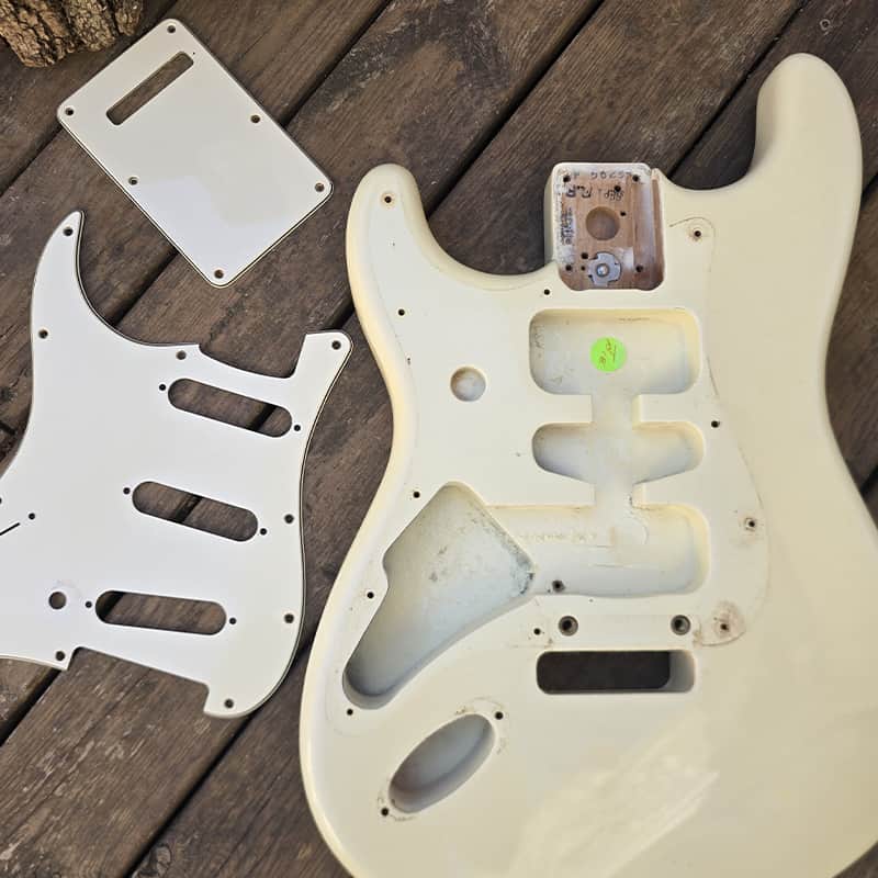 Fender stratocaster USA body lefty vintage white cream 2002 - alder image 1