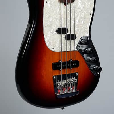 Fender American Performer Mustang PJ Bass 2023 - Three Tone Sunburst image 2