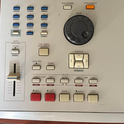 Akai MPC2000XL MIDI Production Center 2000 - 2005 - Grey image 2