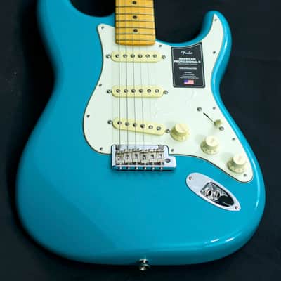 Fender  American Professional II Stratocaster  2023 - Miami Blue image 8