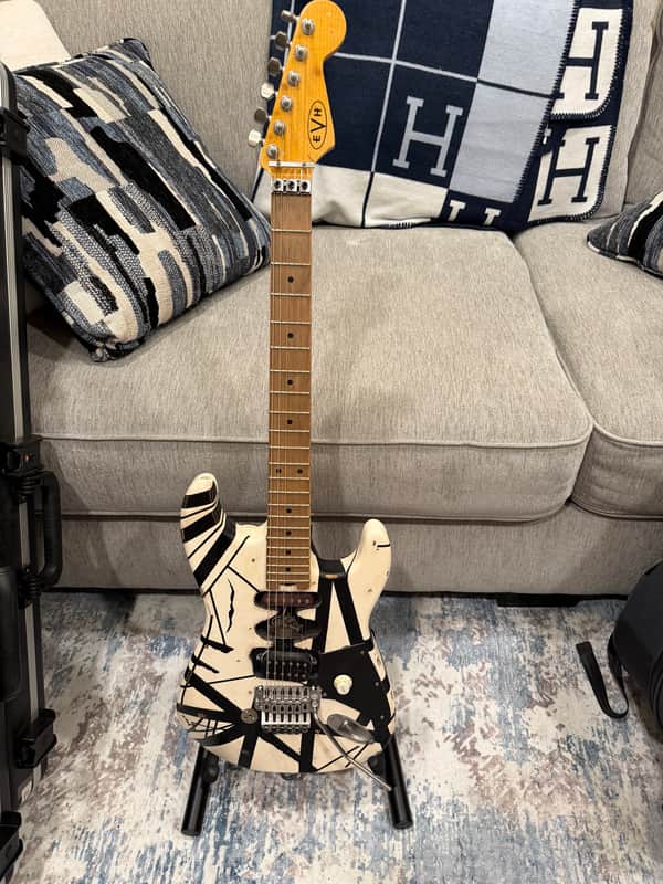 EVH Judah Guitars EVH Frankie Stripes Relic - White / Black - w/HSC 2025 - Custom relic image 1