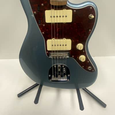 Fender Vintera '60s Jazzmaster with Pau Ferro Fretboard 2019 - 2023 - Ice Blue Metallic image 3