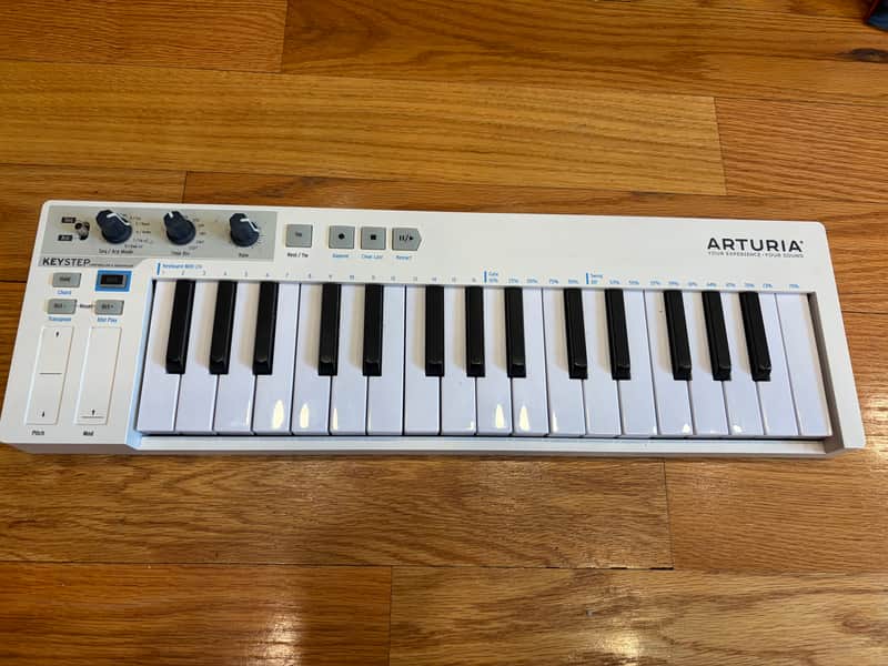 Arturia KeyStep 32-Key MIDI Controller 2017 - 2025 - White image 1
