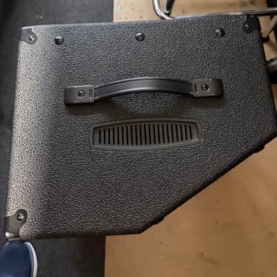 Ampeg BA-110v2 40-Watt 1x10" Bass Combo 2014 - Present - Black image 3