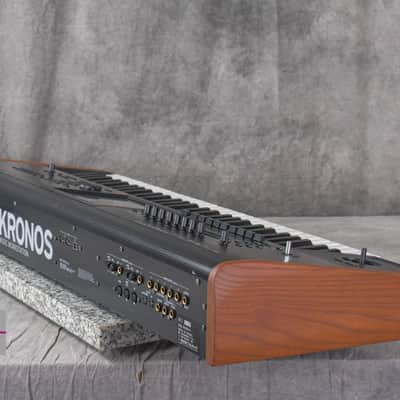 KORG KRONOS 2 61-Key Music Workstation Synthesizer in Excellent Condition image 9
