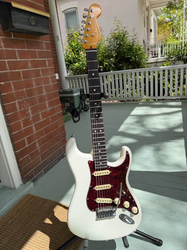 Fender American Ultra Stratocaster with Rosewood Fretboard 2019 - Present - Arctic Pearl