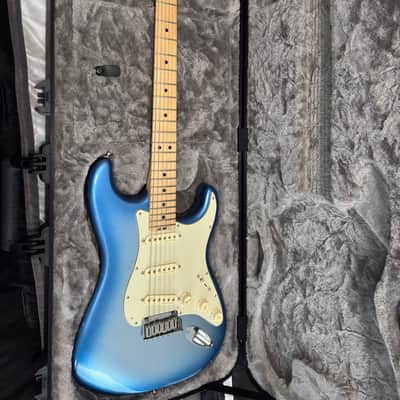 Fender American Elite Stratocaster 2017 - Maple Fingerboard, Sky Burst Metallic image 2