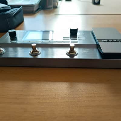 Mooer GE-200 Guitar Multi-Effects Unit including Pedal carrying bag image 5