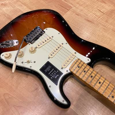 Fender Player Plus Stratocaster 2021 3-Color Sunburst image 6