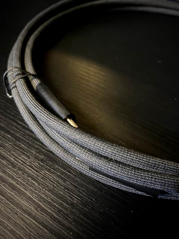Apple Thunderbolt 4 pro cable (3m) image 1
