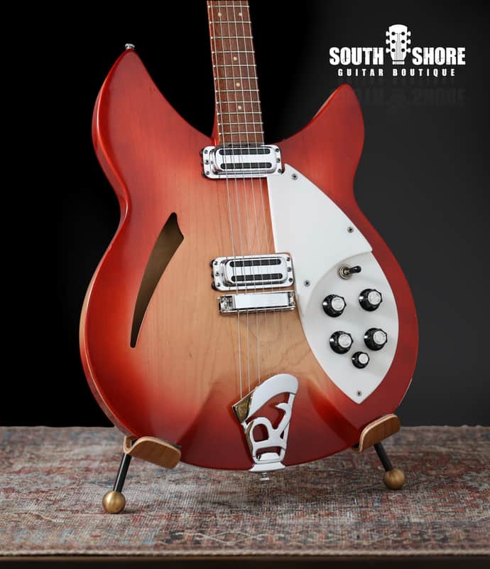 Rickenbacker 330 - 6 String model- Two Toaster pickups - 'R' tailpiece 1967 - Fireglo - One Owner Guitar - VERY CLEAN Bild 1