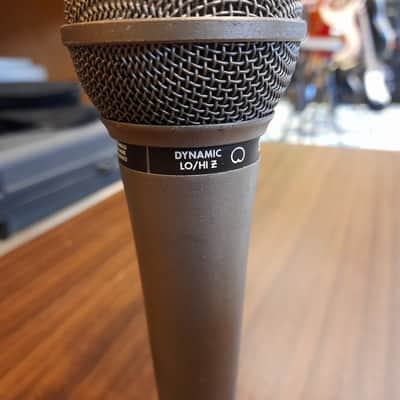 Shure 588 SD Unisphere B Dynamic Microphone image 3