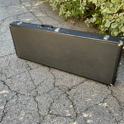 VINTAGE LATE 60'S / EARLY 70'S GIBSON SG STYLE HARD CASE IN VERY GOOD CONDITION image 11