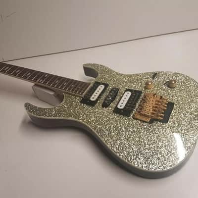 SILVER SPARKLE RG ROCK AXE image 4