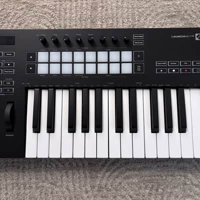 Novation Launchkey 25 MKIII MIDI Keyboard Controller 2020 - Present - Black