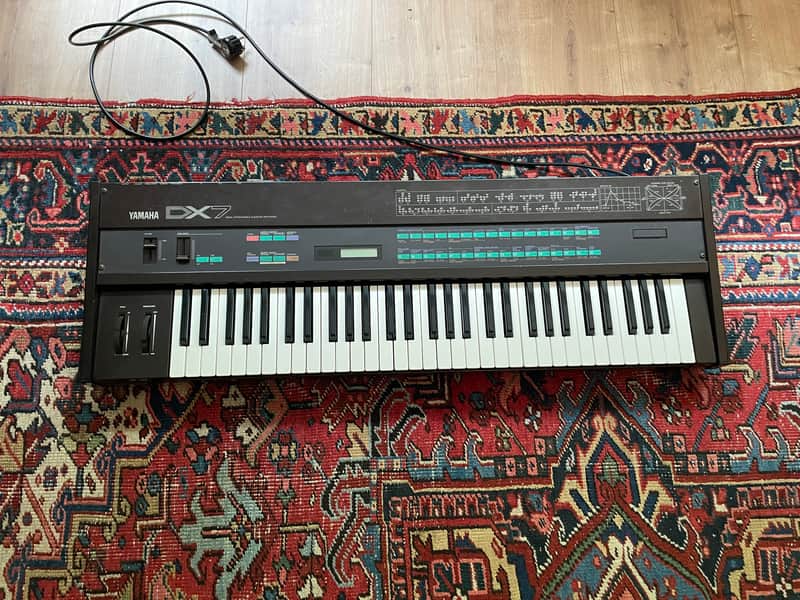 Yamaha DX7 Programmable Algorithm Synthesizer 1983 - 1987 - Black image 1