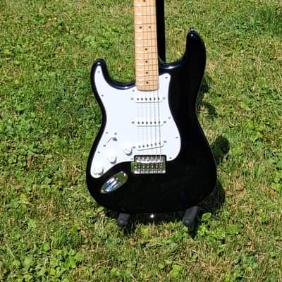 Left-Handed Squier Stratocaster – Black Gloss – SSS – Hard Case Included image 1