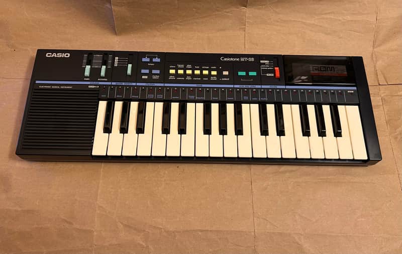 Casio Casiotone MT-28 1980s - Black 32key Keyboard compact synth