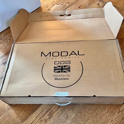 MODAL ELECTRONICS 002 12-Voice Analogue-Digital Hybrid Synthesizer