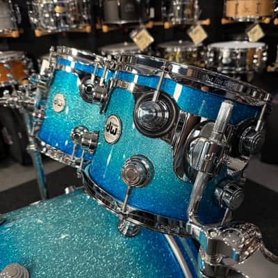 ~WOW!~ DW Collector's Series Maple/Mahogany 5-Piece 10/12/14/16/22 Drum Kit Set in Electric Blue Burst Glitz Lacquer with Chrome Hardware image 4