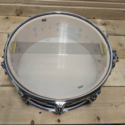 DW Design Series 14x5" Frequent Flyer snare - Red Gloss image 14