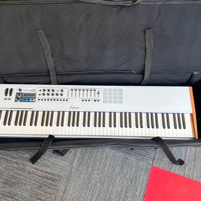 Arturia KeyLab 88 MkII MIDI Controller 2019 - Present - White image 2