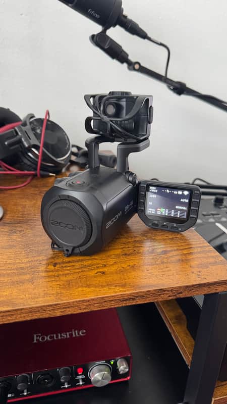 Zoom Q8n-4K Handy Video Recorder + 128GB SanDisk SD Card - Excellent Condition image 1