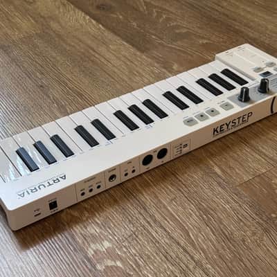 Arturia KeyStep 32-Key MIDI Controller 2017 - Present White image 5